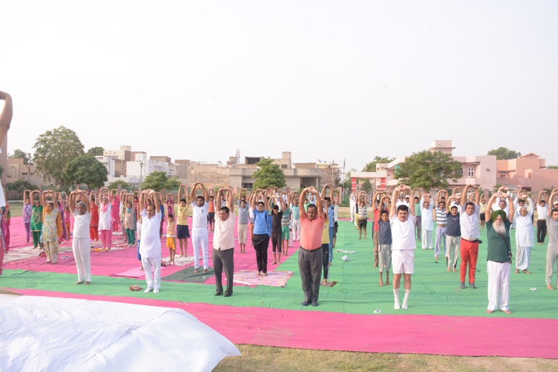 नगर पालिका रायसिंहनगर द्वारा अंतरराष्ट्रीय योग दिवस 21 जून 2016 को मनाते हुए